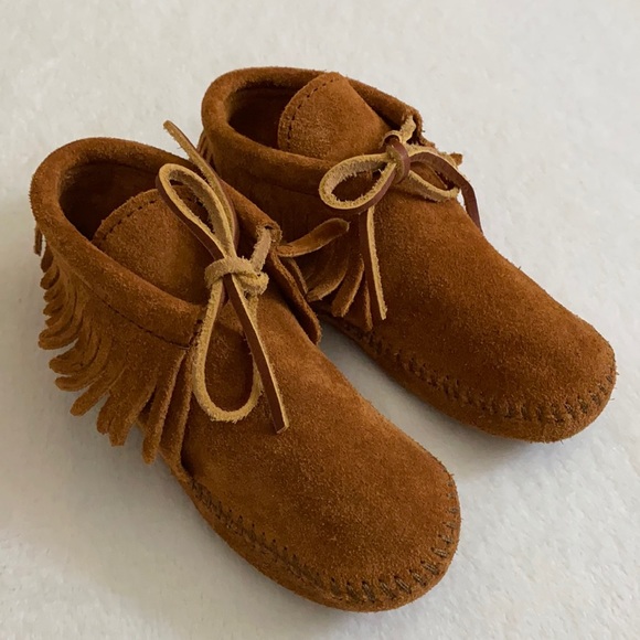 Minnetonka | Classic Fringe Softsole Moccasin Boots